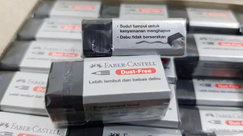 Cara Mengelupas Sablon Baju Menggunakan Penghapus Pensil